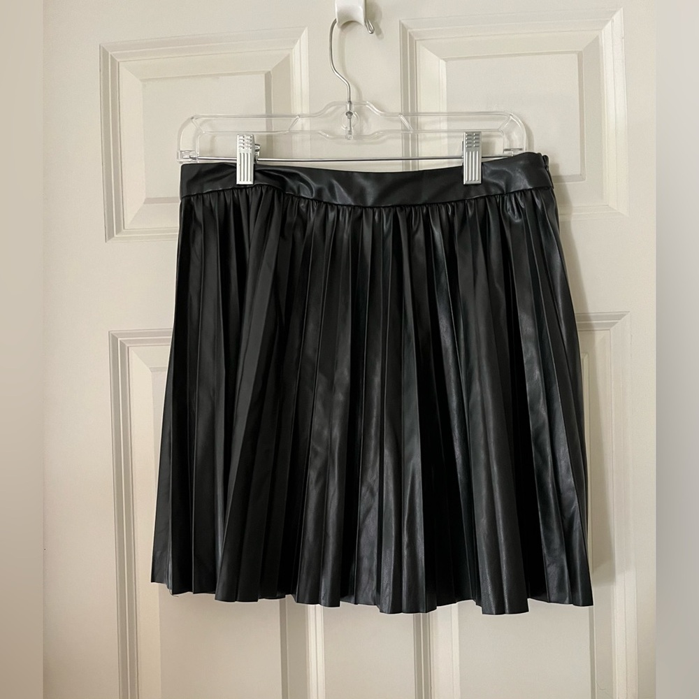 New Women’s Lush black pleated faux vegan leather mini skirt size L